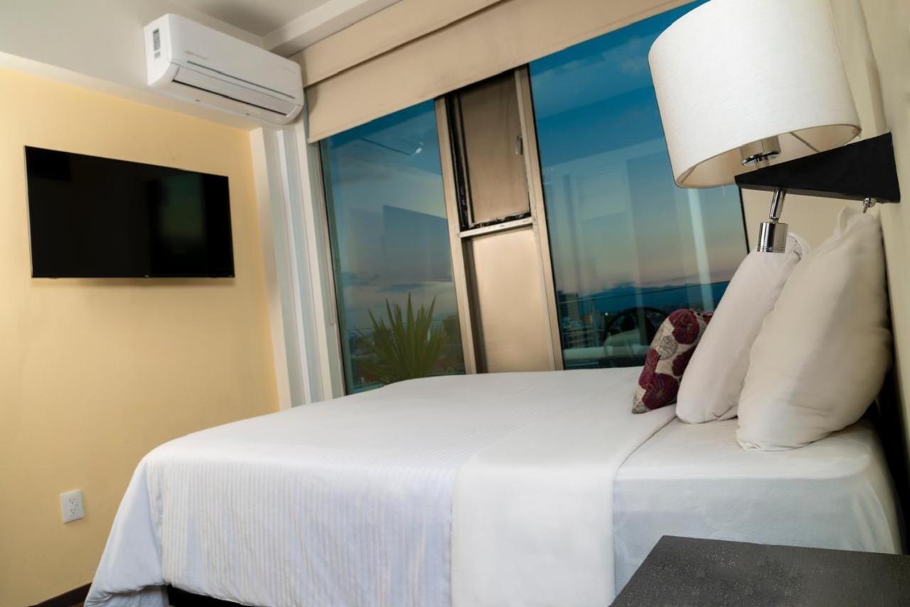 Puerta Alameda Suites Mexico Exterior photo